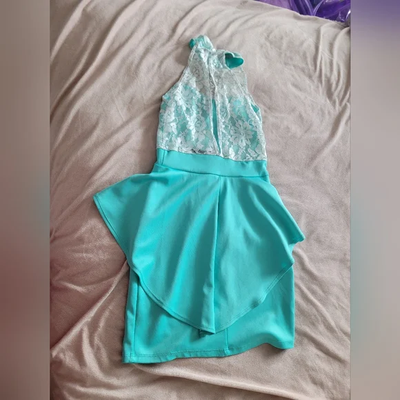 Snap Turquoise Lace Halter Dress - Picture 5 of 5